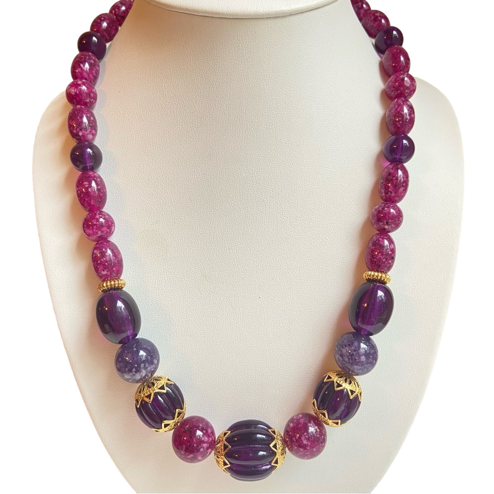 Purple graduated acrylic beads necklace with white flecks inside Vintage